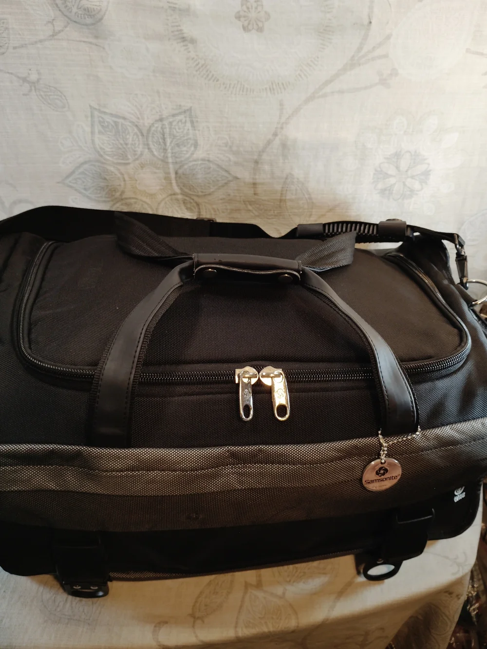 Samsonite Black and Gray Duffel/Travel Weekend/ Gym Bag